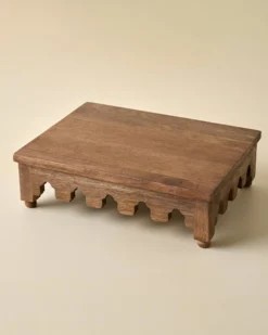 Archie Scalloped Wooden Riser