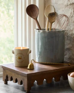 Archie Scalloped Wooden Riser