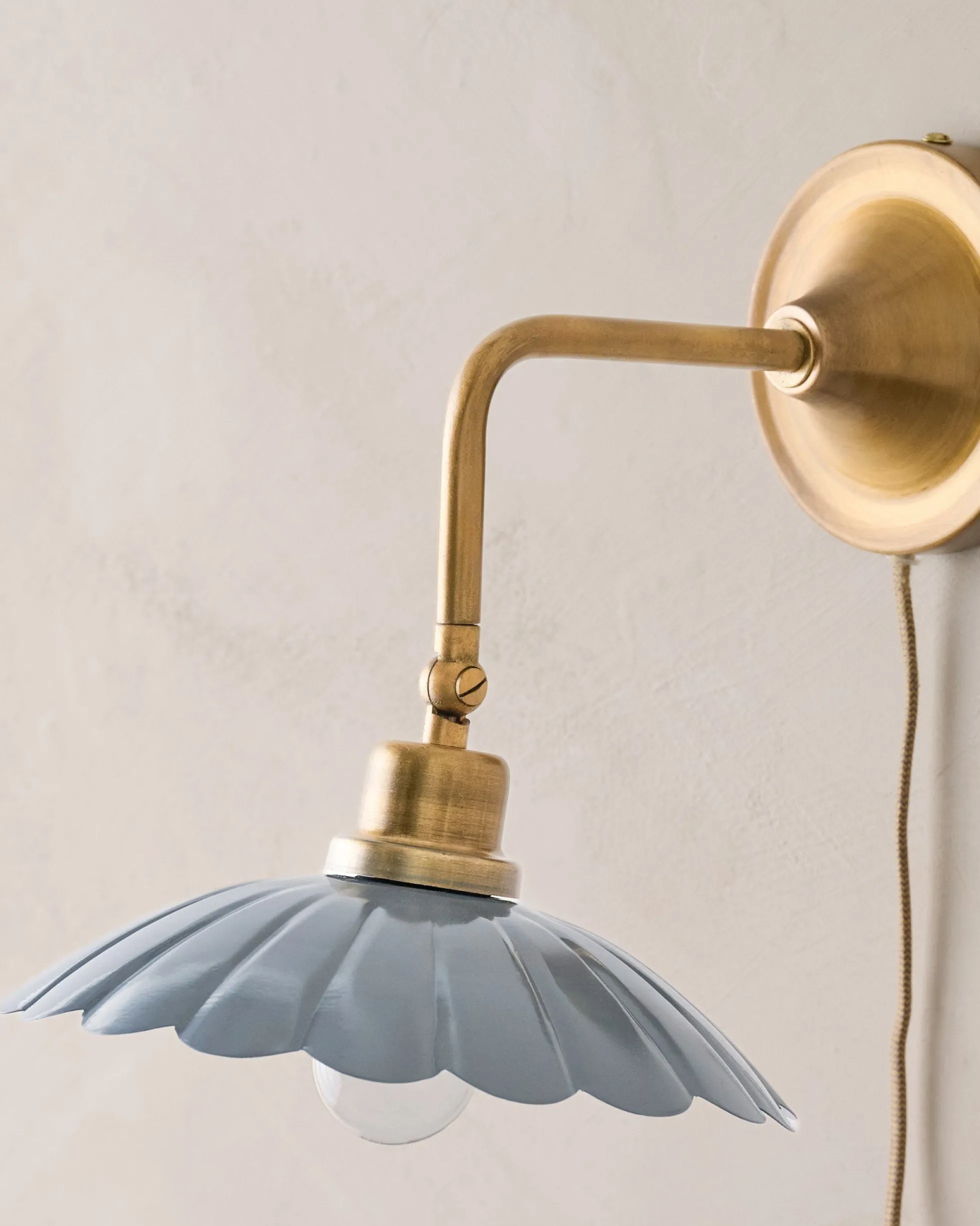 Carolyn Enamel Plug-in Sconce