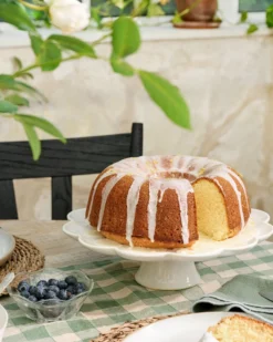 Cream Scalloped Cake Stand