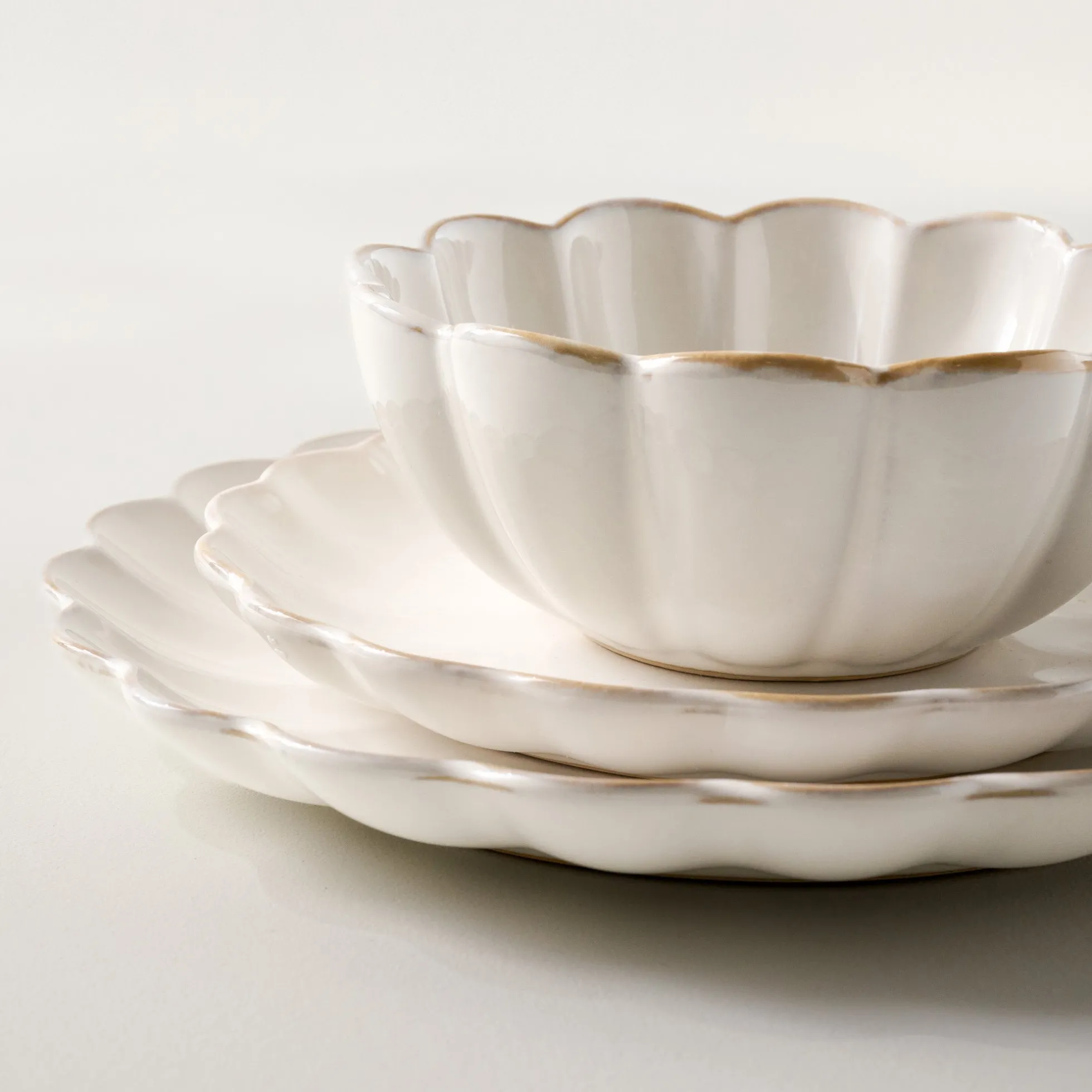 Cream Scalloped 3-Piece Place Setting