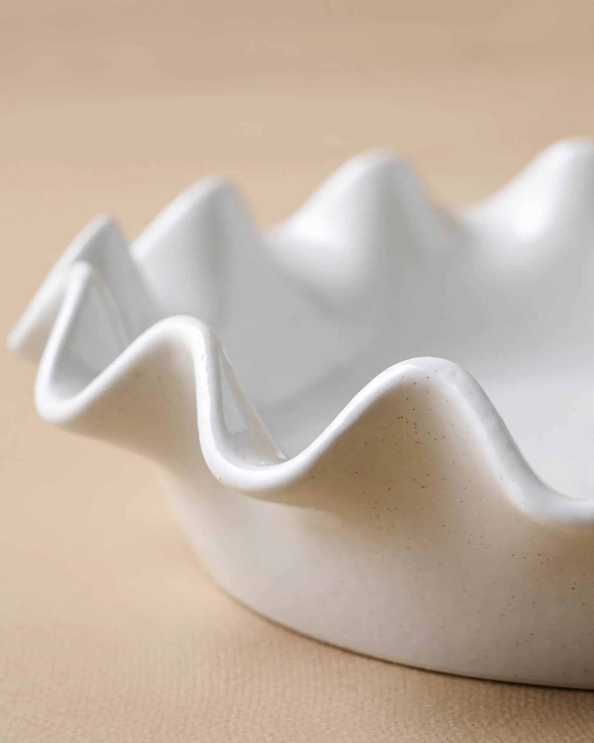 Cream Scalloped Pie Dish