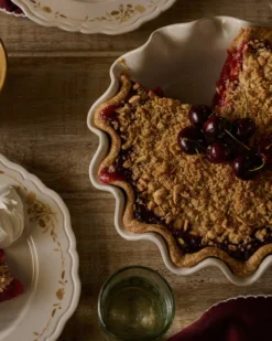 Cream Scalloped Pie Dish