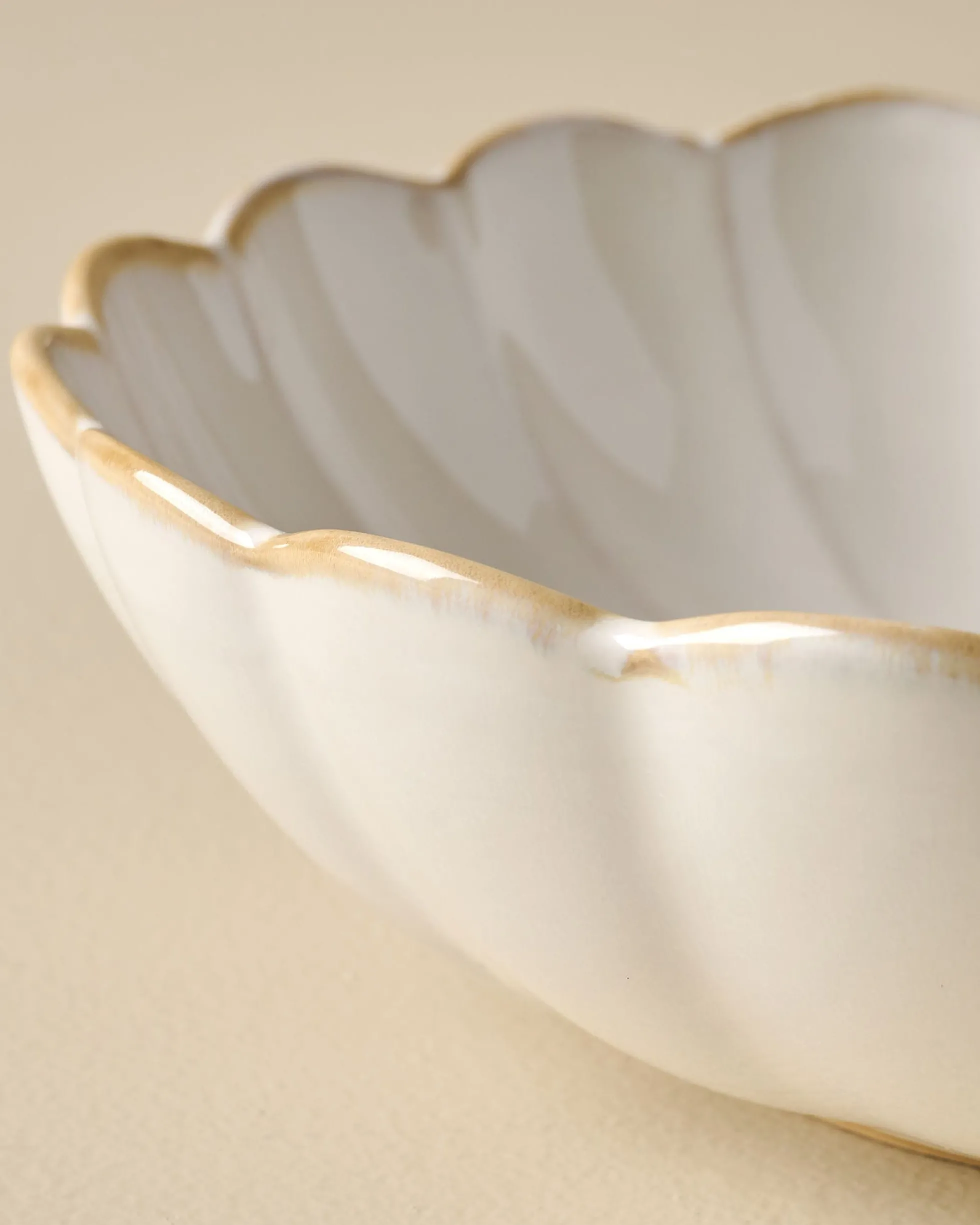 Cream Scalloped Serving Bowl