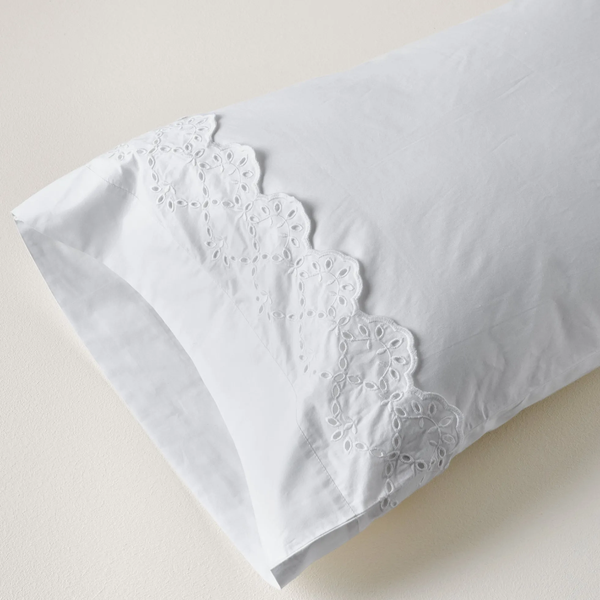 Eyelet Scallop Edge Sheet Set
