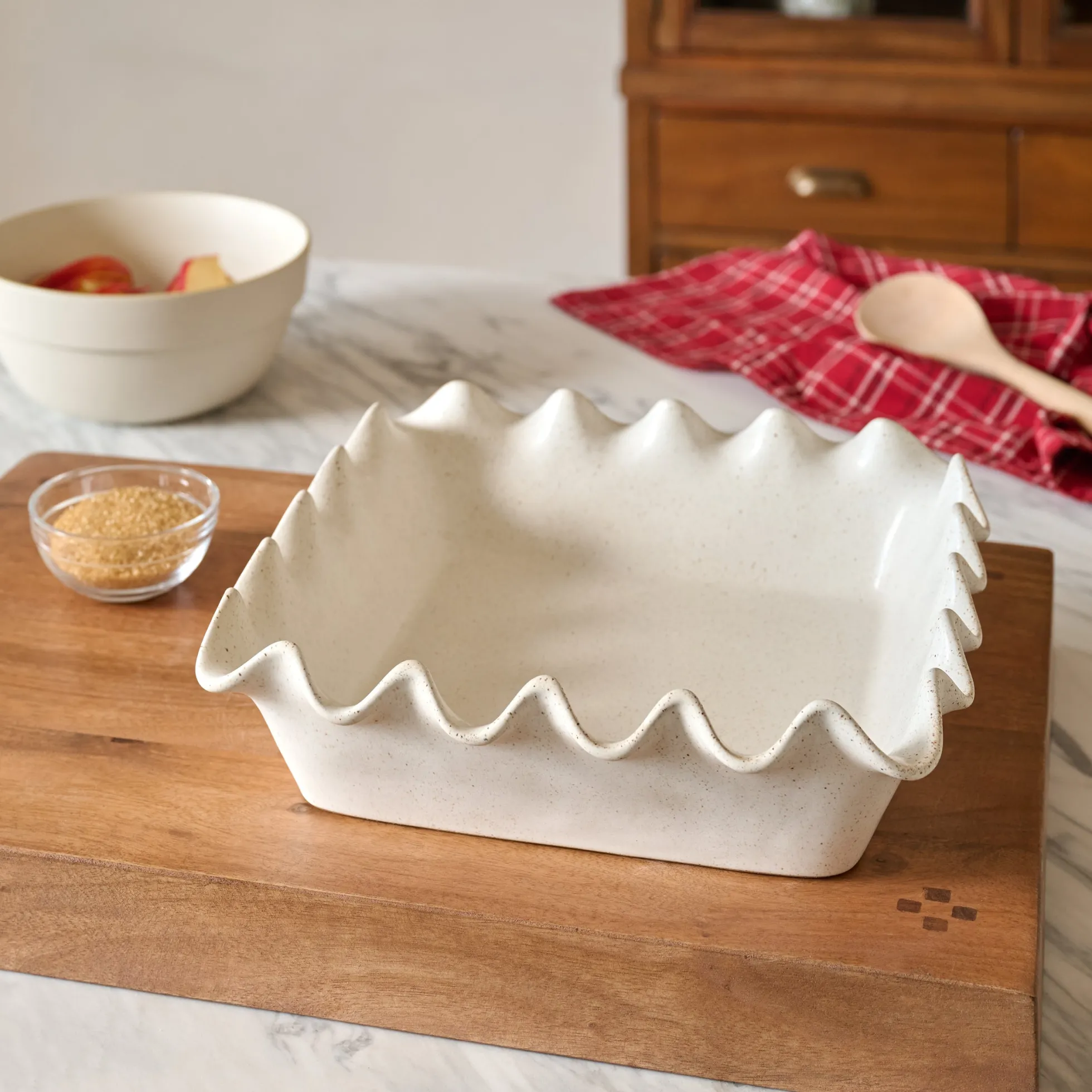 French White Scalloped 9x9 Baking Pan