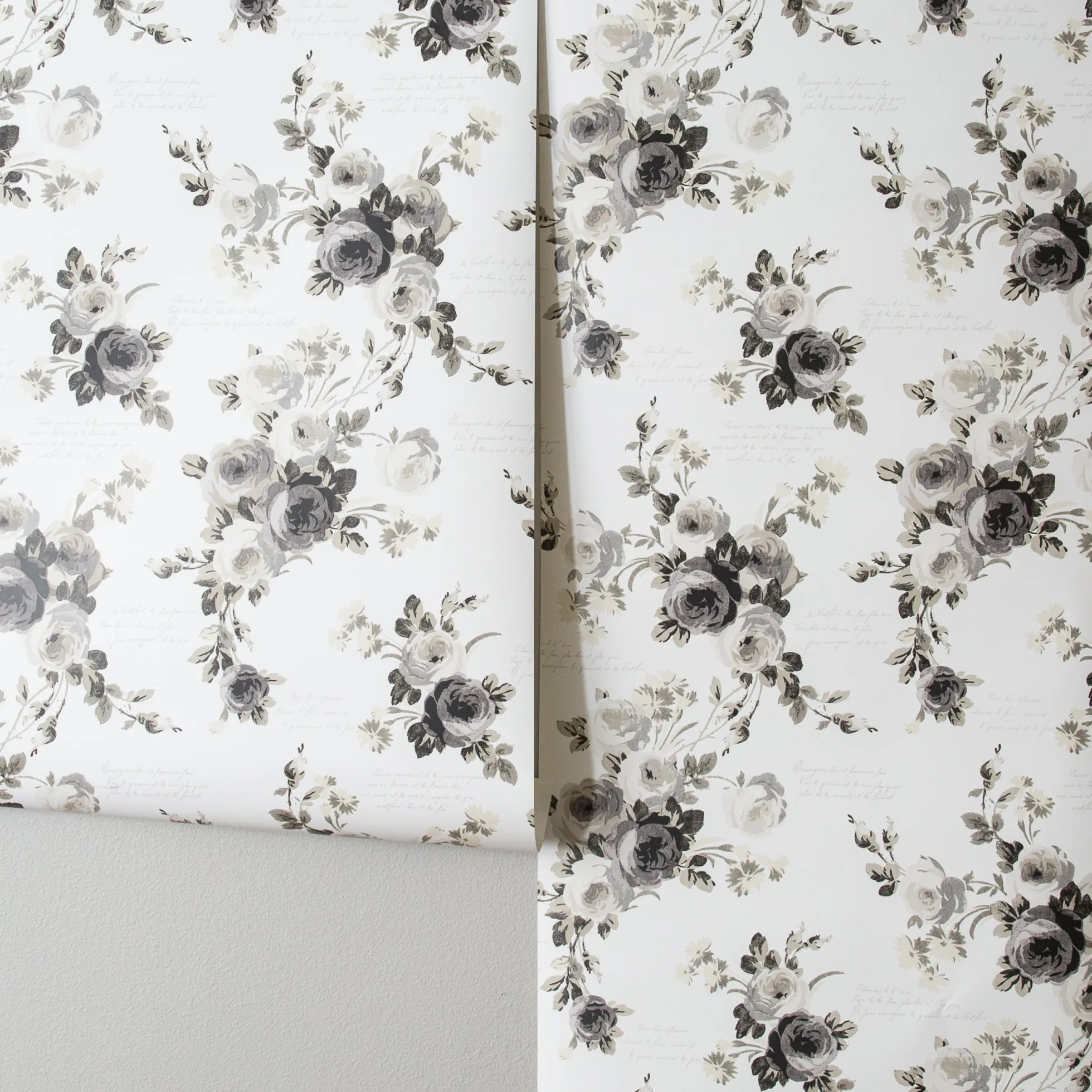 Heirloom Rose Wallpaper