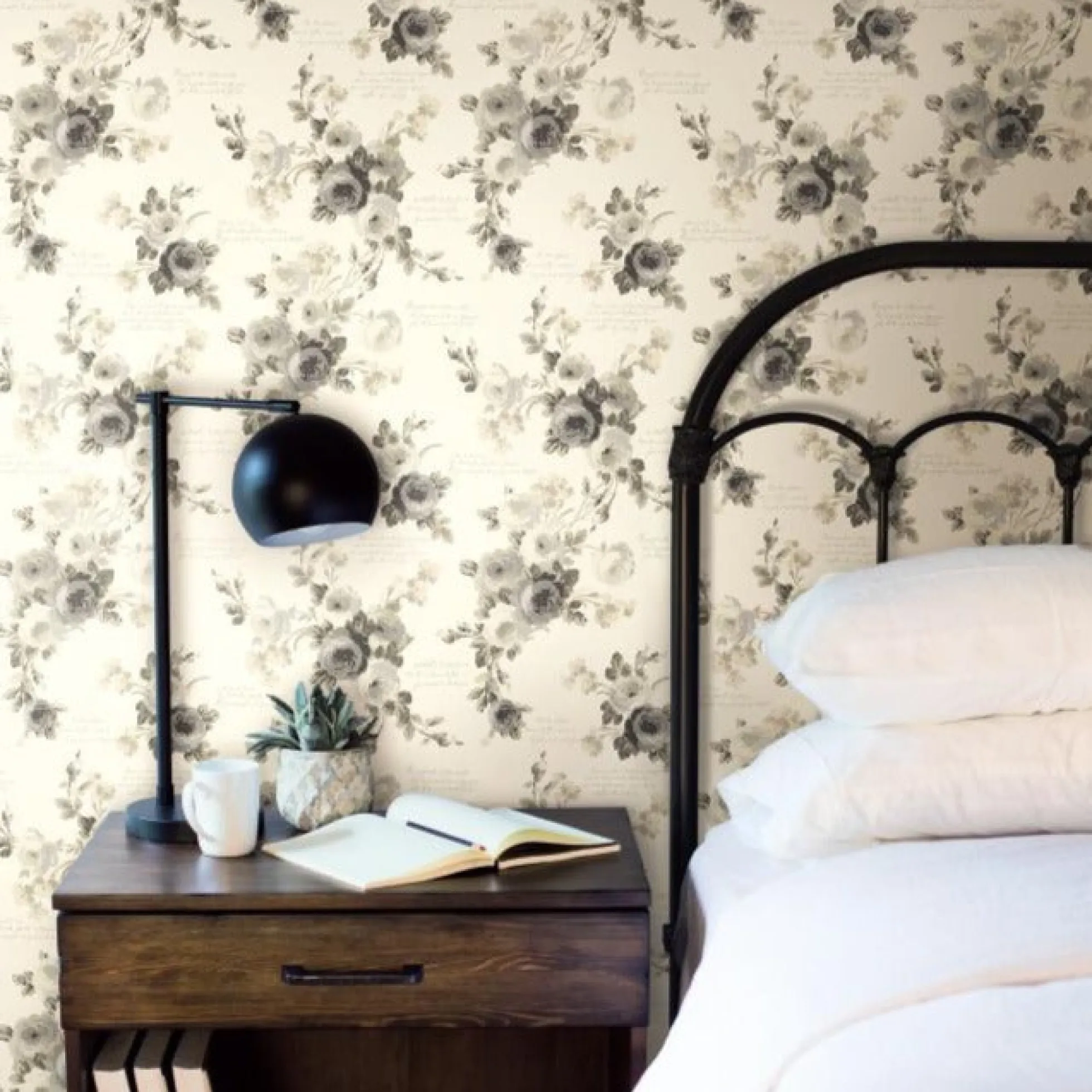 Heirloom Rose Wallpaper