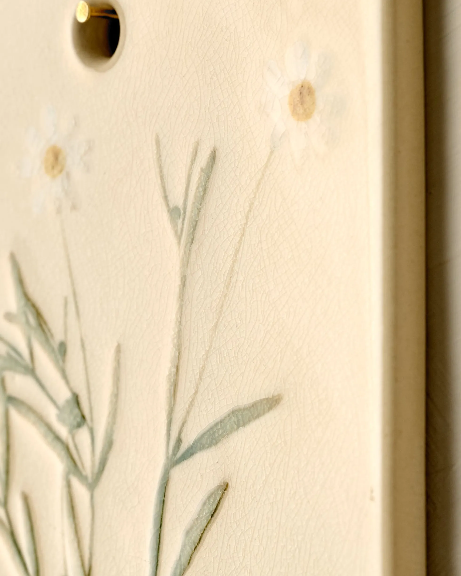 Jo's Herbarium Ceramic Wall Plaque - Collected Daisies