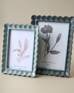 Kara Scalloped Photo Frame