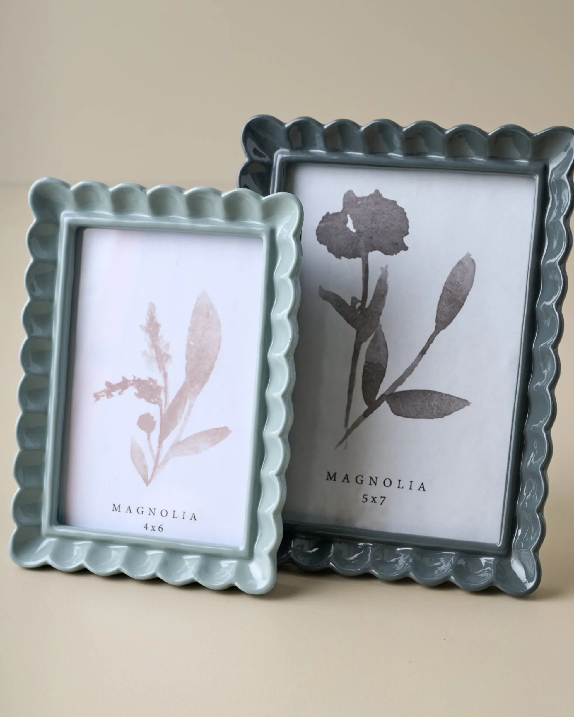 Kara Scalloped Photo Frame