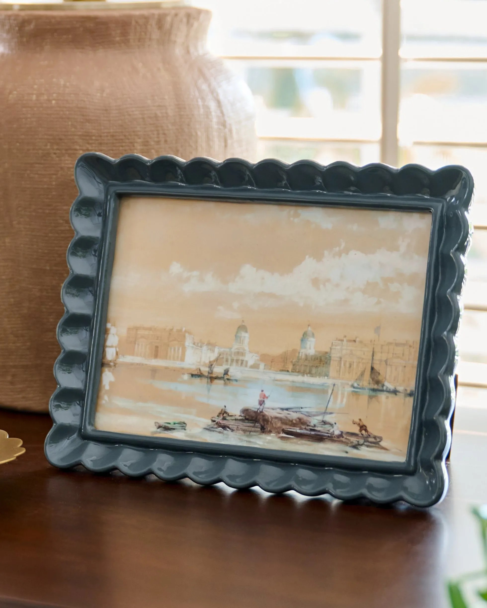 Kara Scalloped Photo Frame