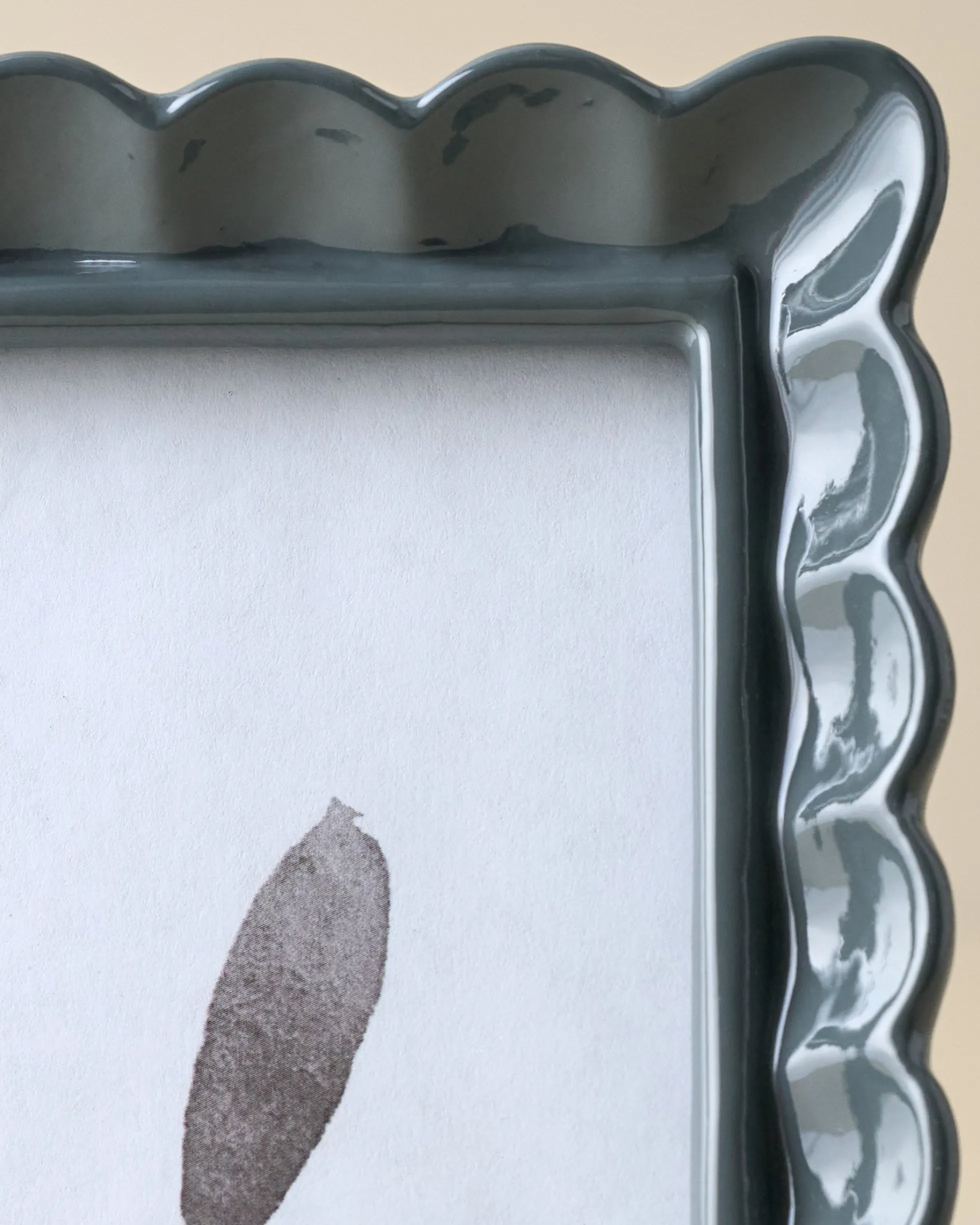 Kara Scalloped Photo Frame