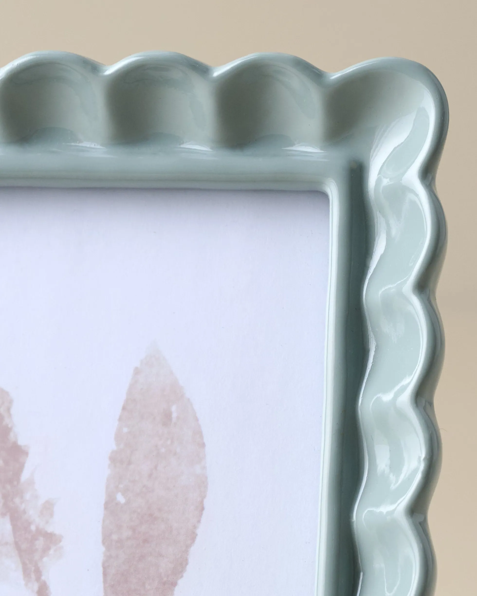 Kara Scalloped Photo Frame
