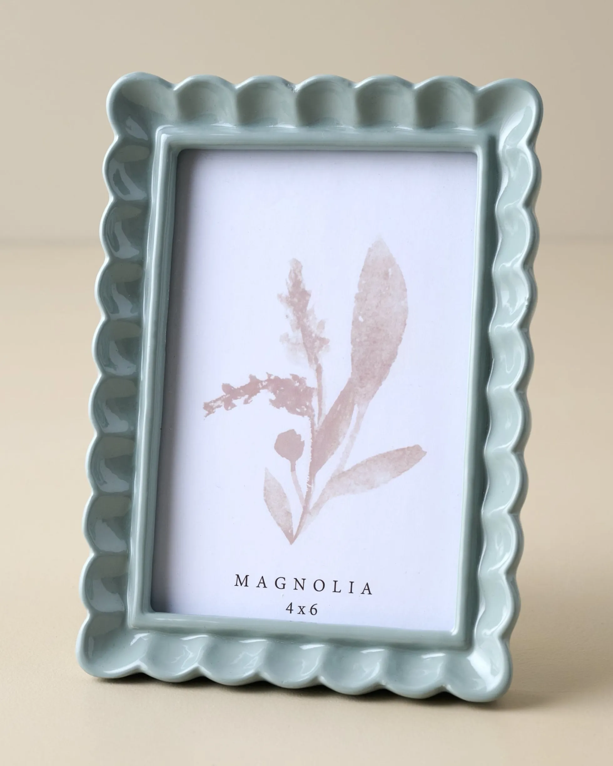 Kara Scalloped Photo Frame