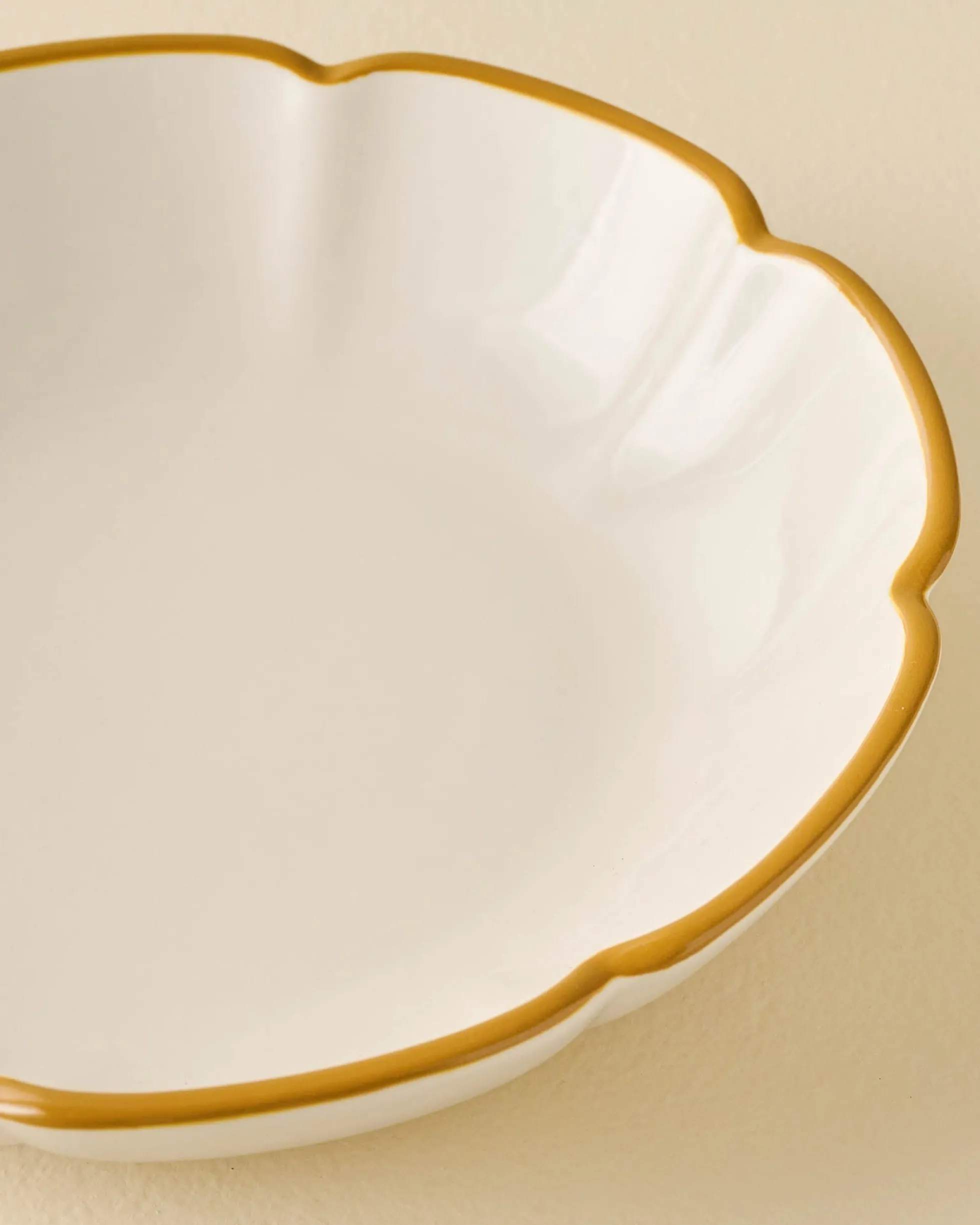 Luna Scalloped Pasta Bowl