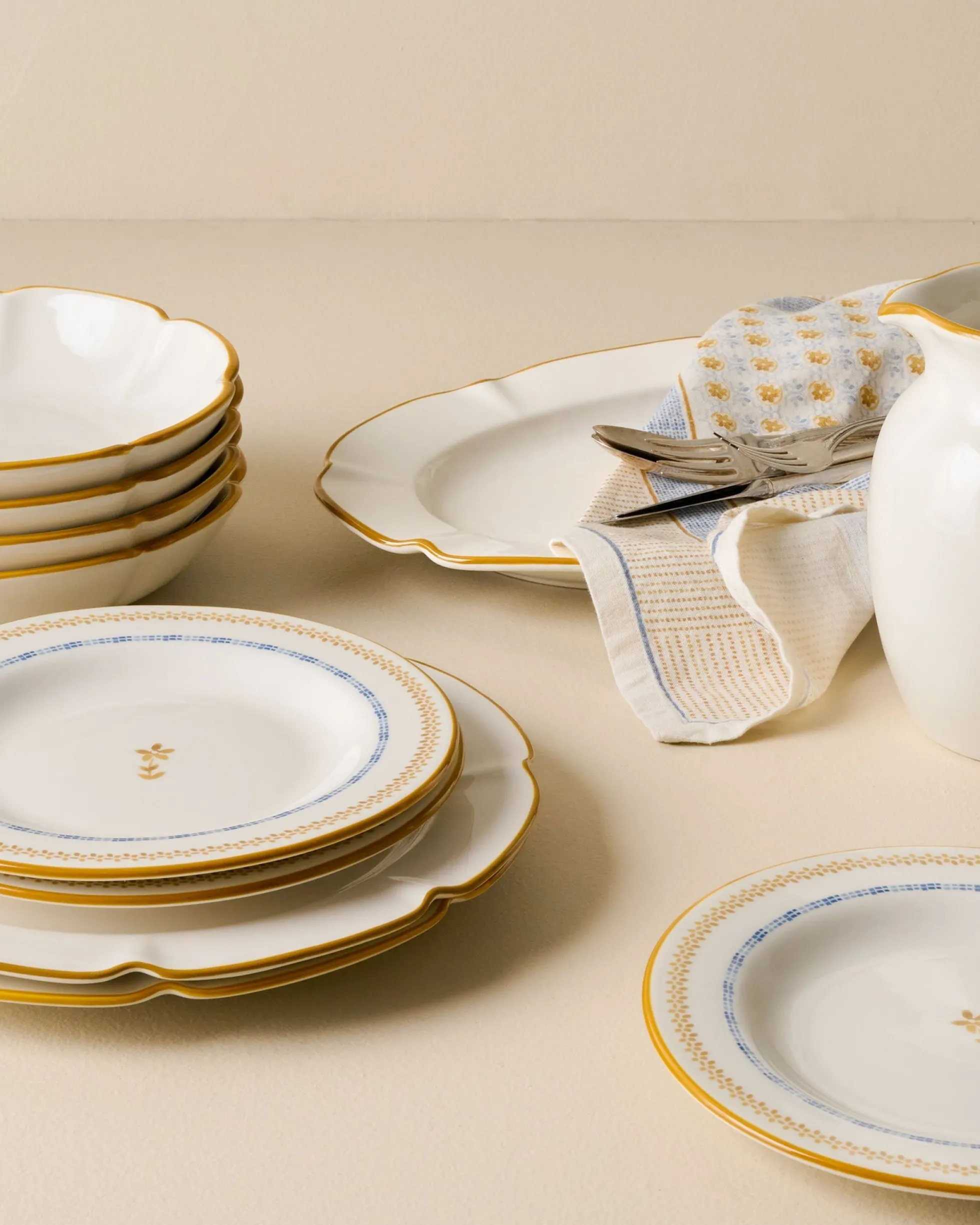 Luna Scalloped Pasta Bowl