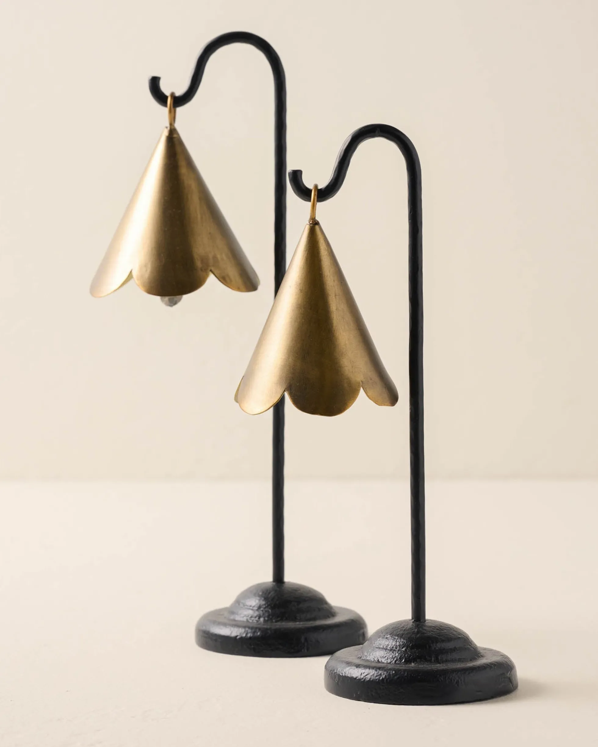Mariel Standing Scalloped Bell