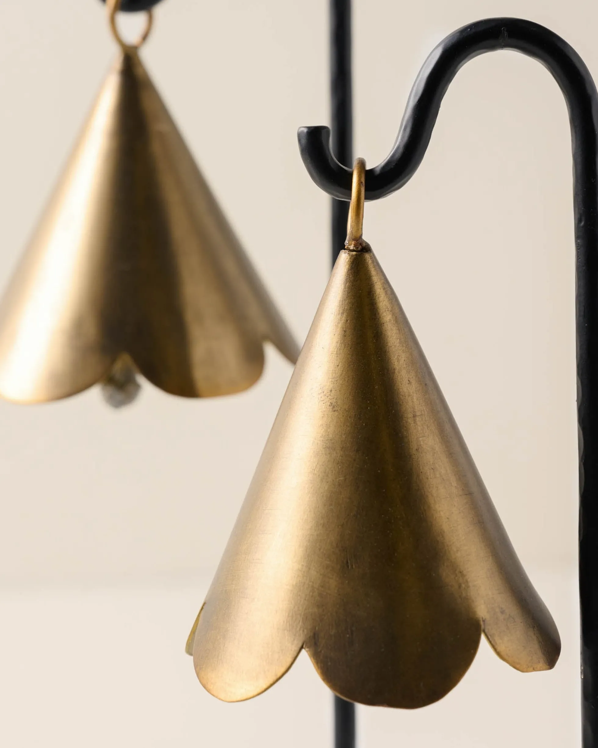 Mariel Standing Scalloped Bell