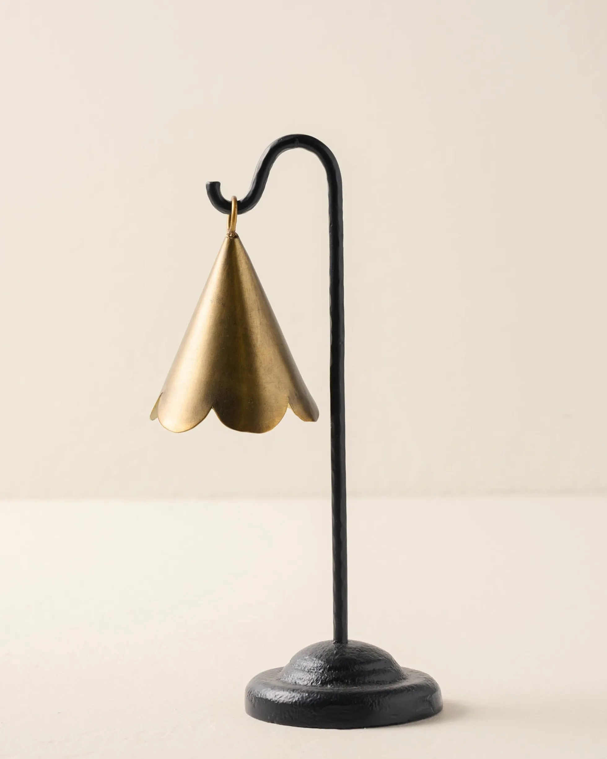 Mariel Standing Scalloped Bell