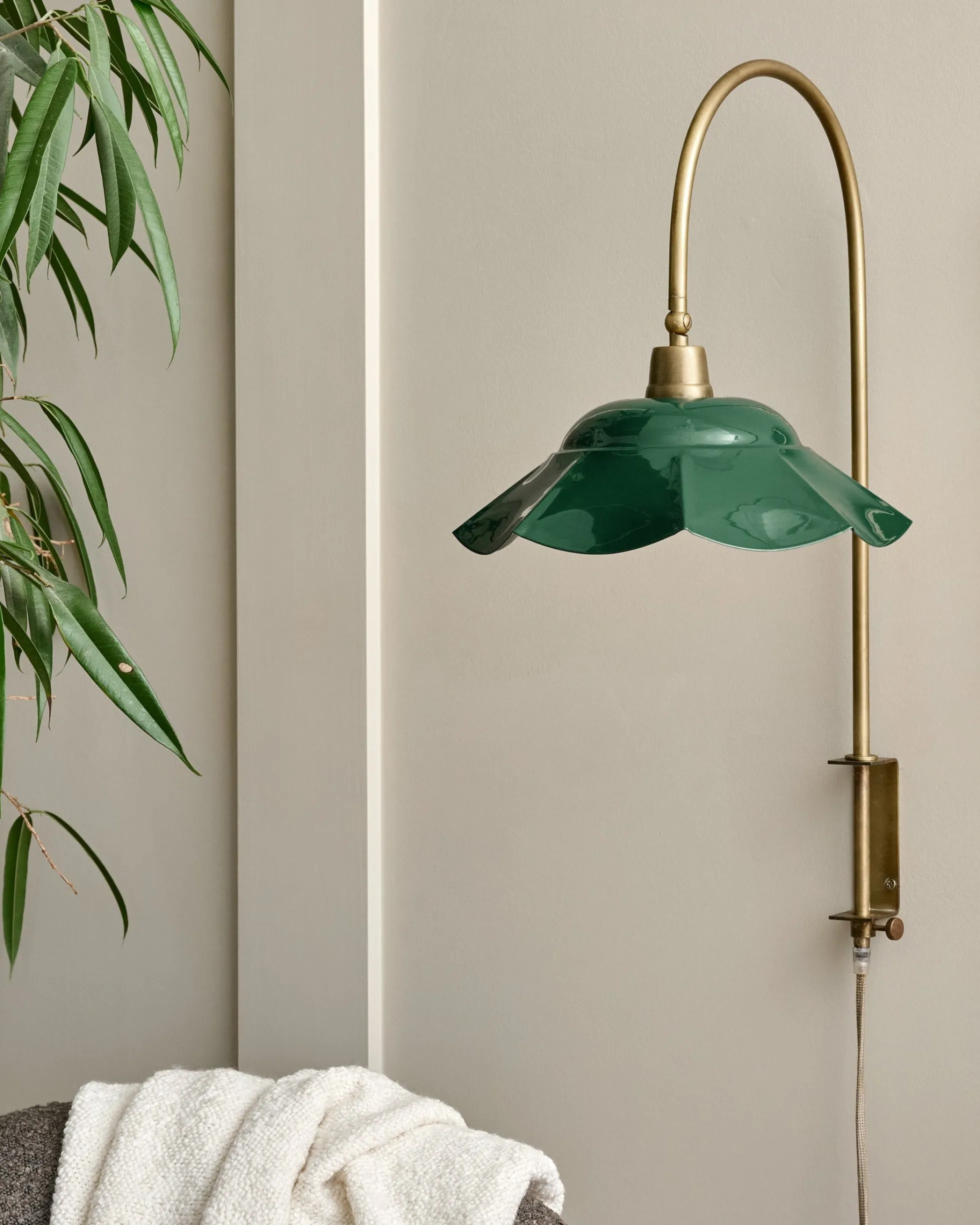 Mary Enamel Plug-in Sconce