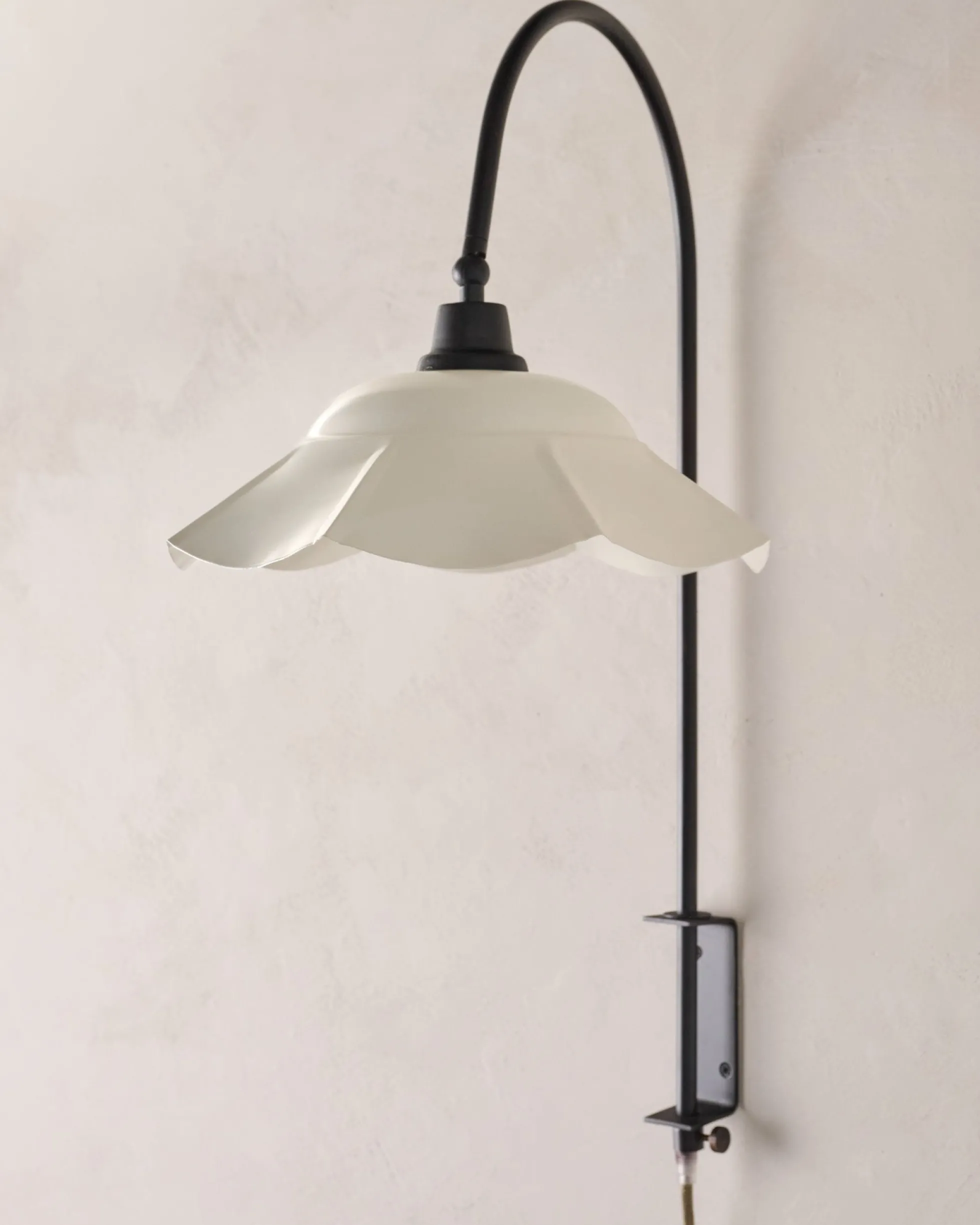 Mary Enamel Plug-in Sconce
