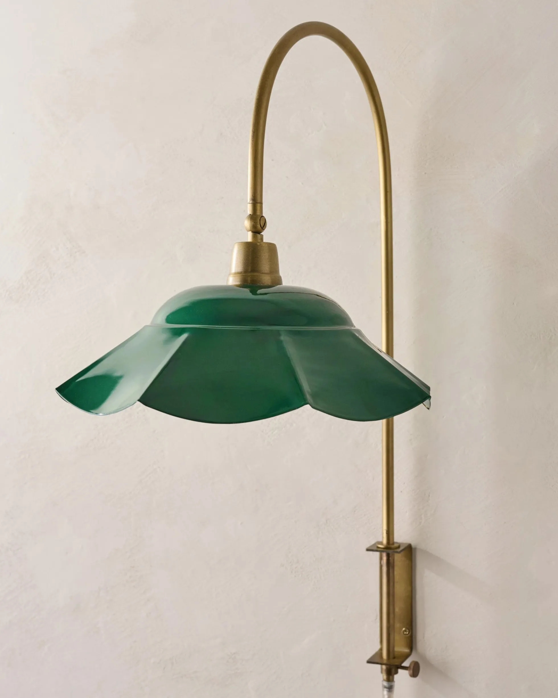 Mary Enamel Plug-in Sconce