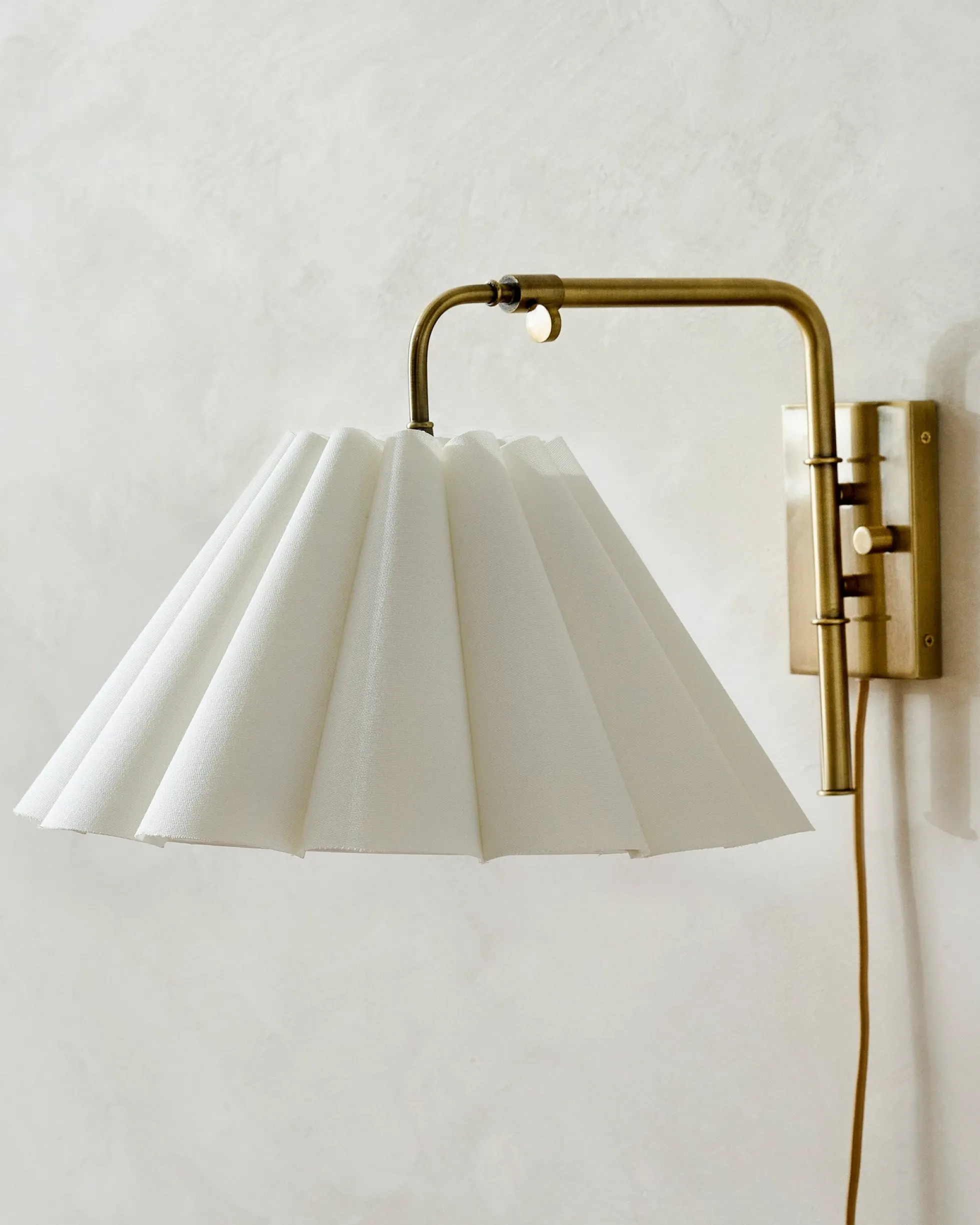 Odette Linen Scallop Swivel Plug-In Sconce