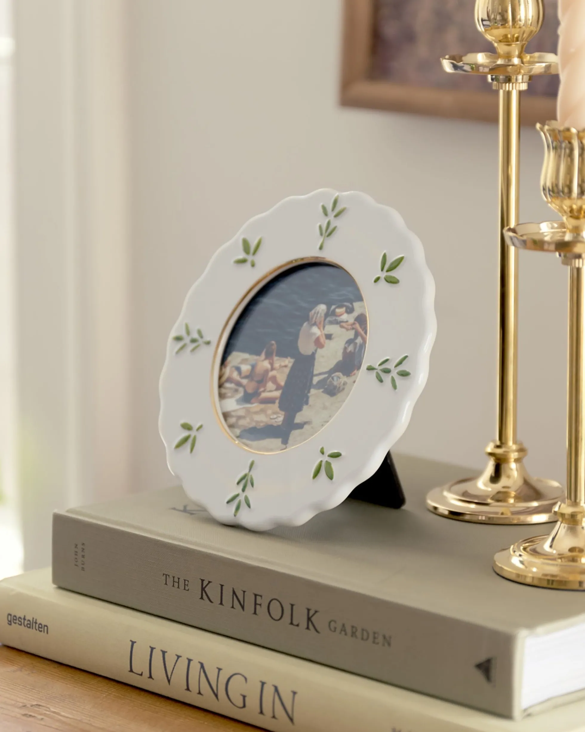 Round Ceramic Juliet Photo Frame