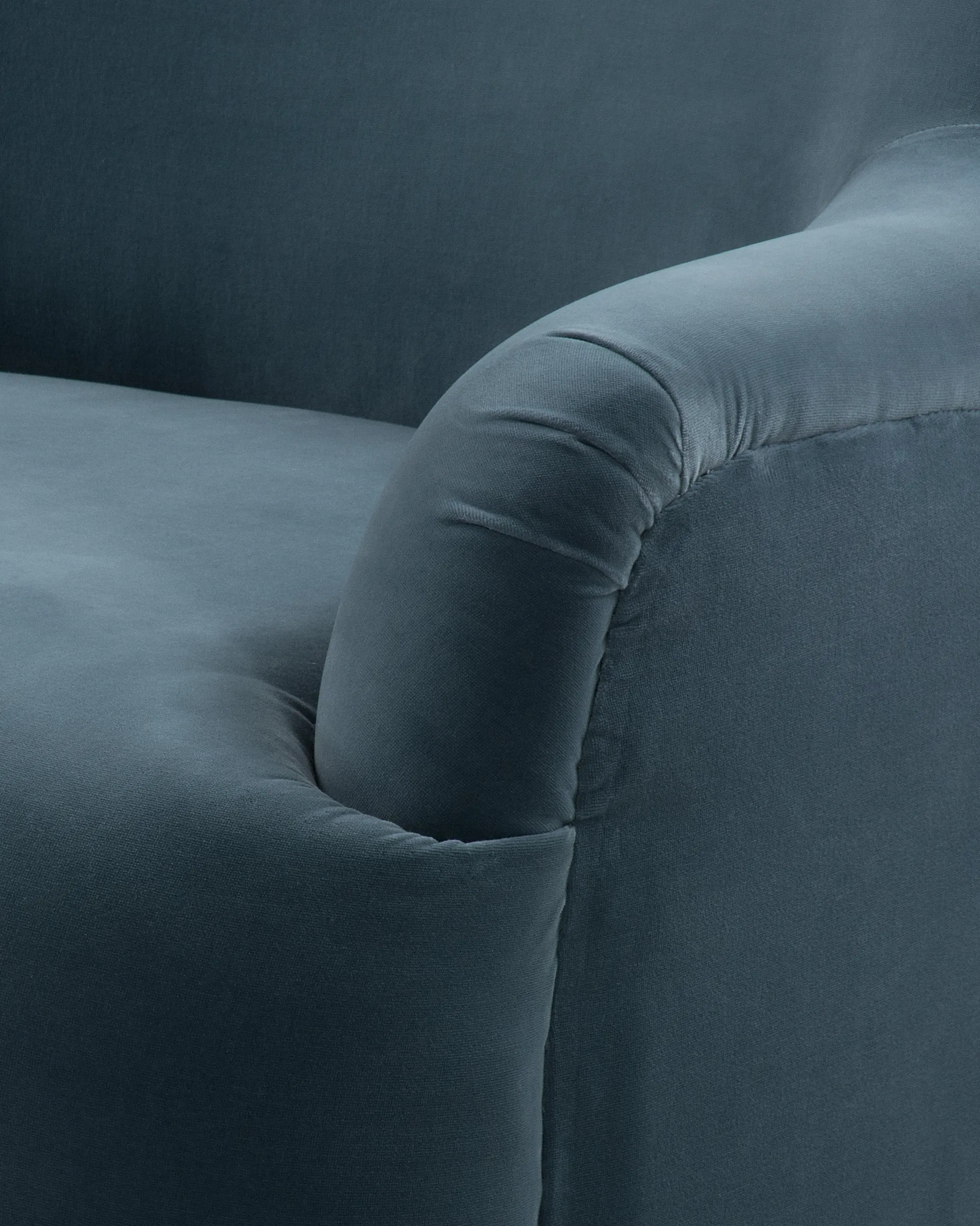 Ruby Swivel Chair