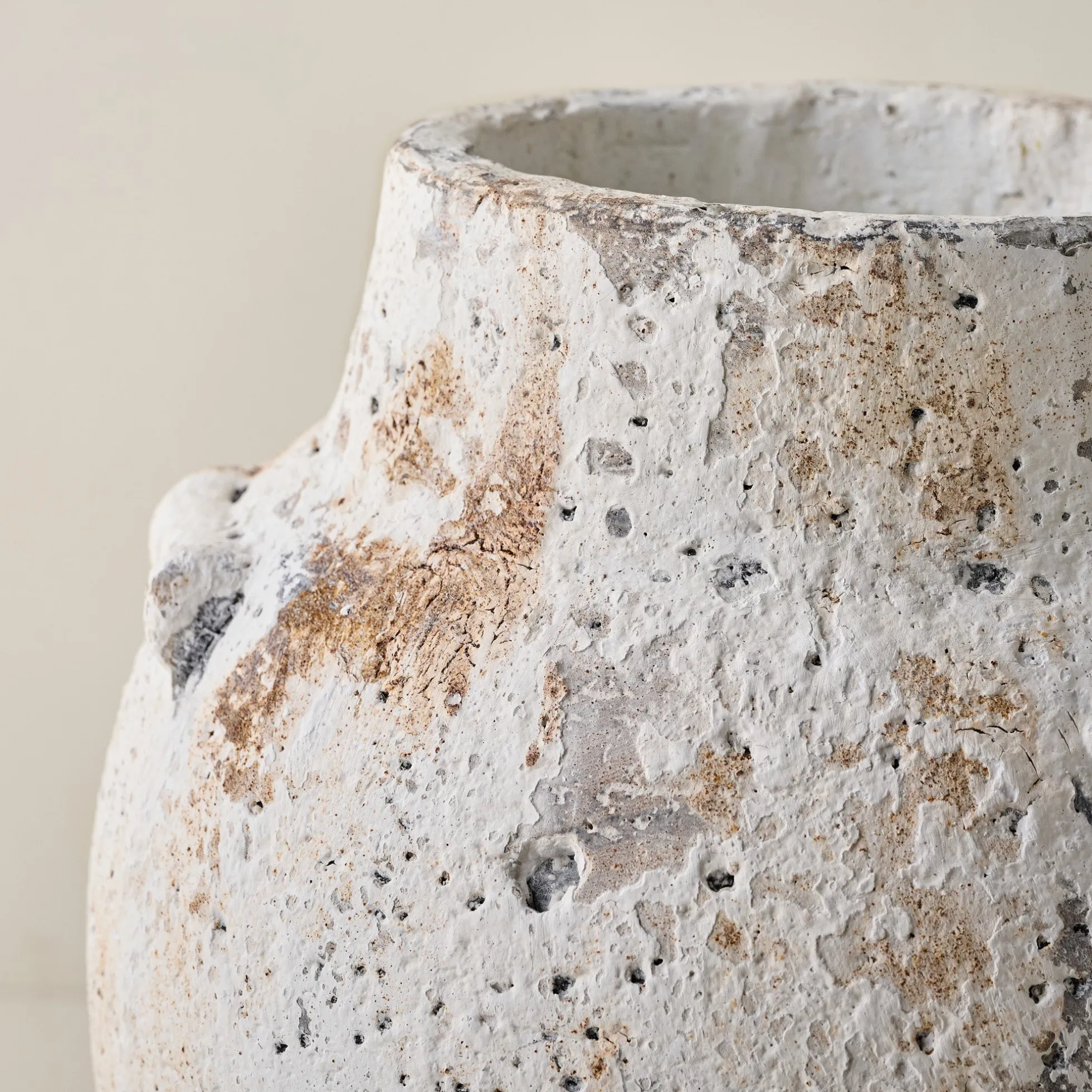 Rustic Cortona Vase on Stand