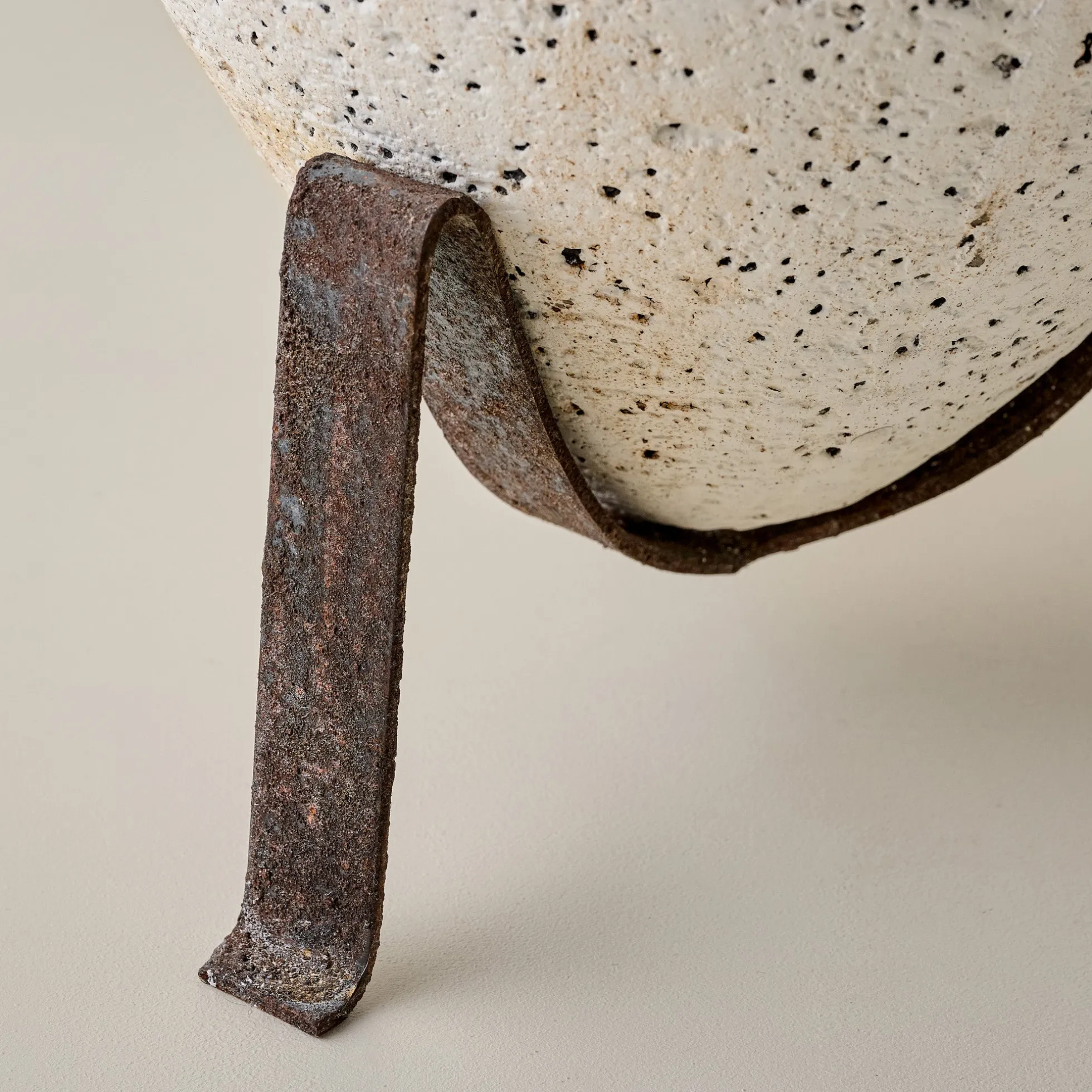Rustic Cortona Vase on Stand