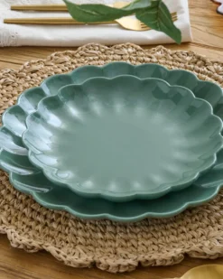 Seagrass Scalloped Plate