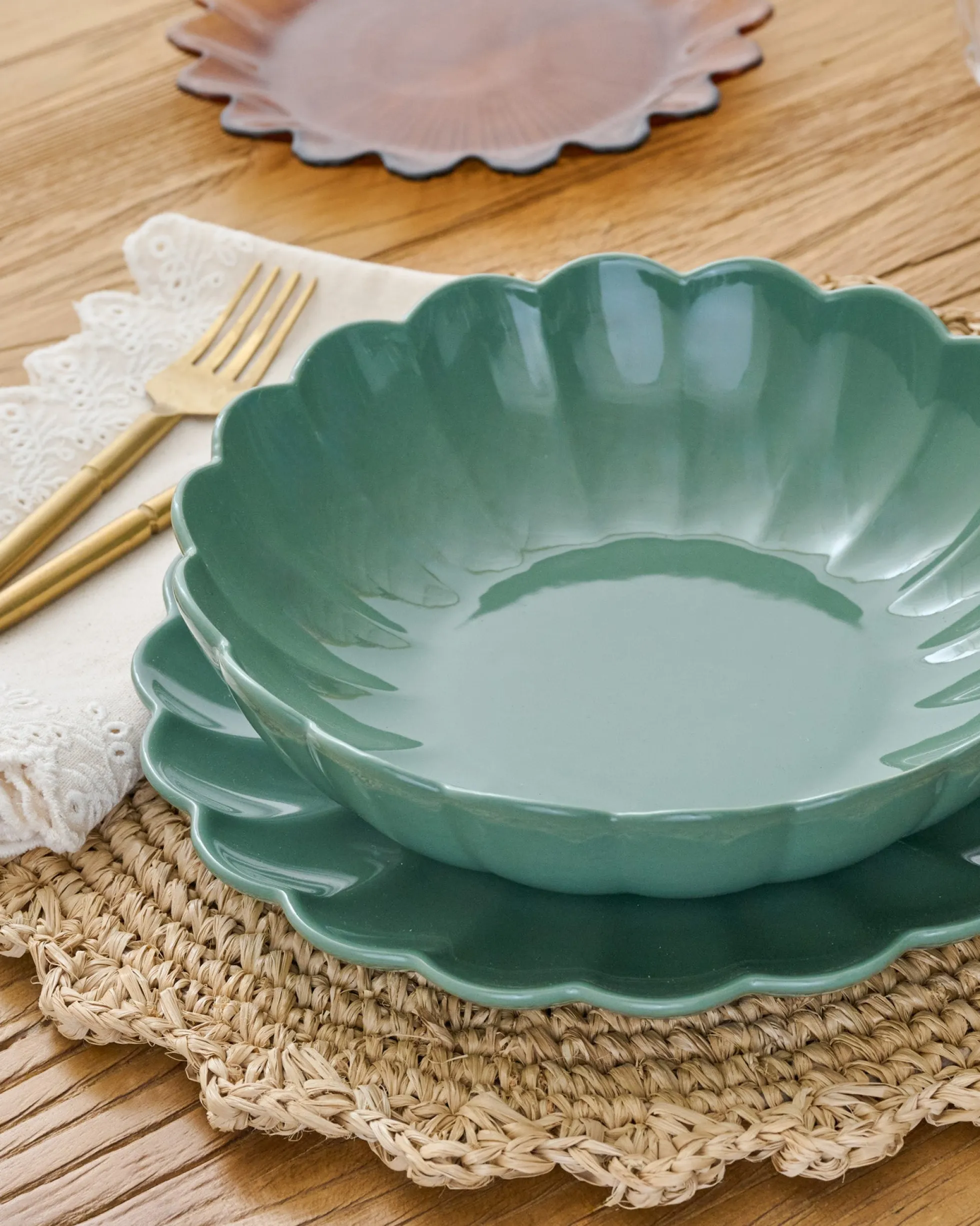 Seagrass Scalloped Serving Bowl