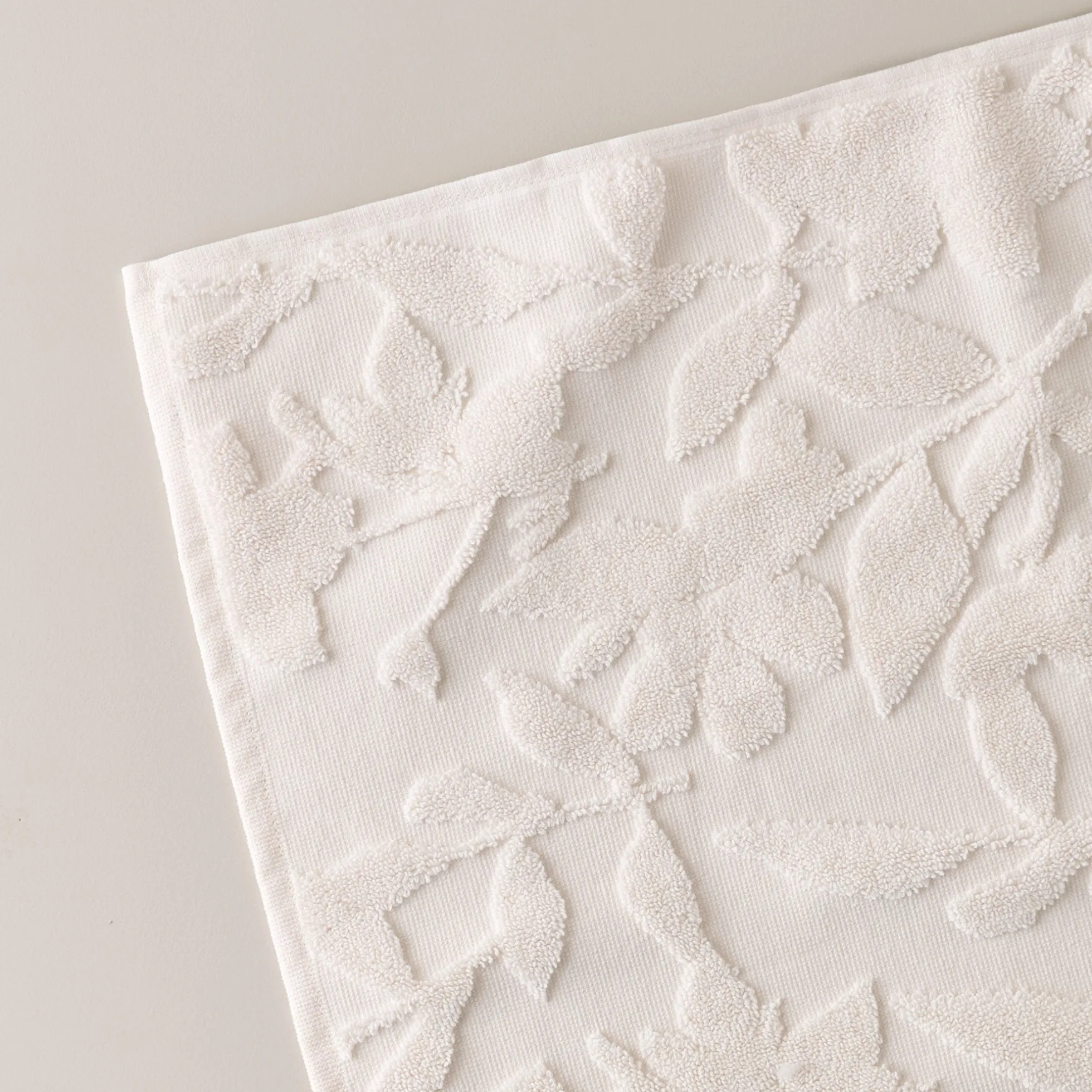 Snow White Floral Jacquard Towel