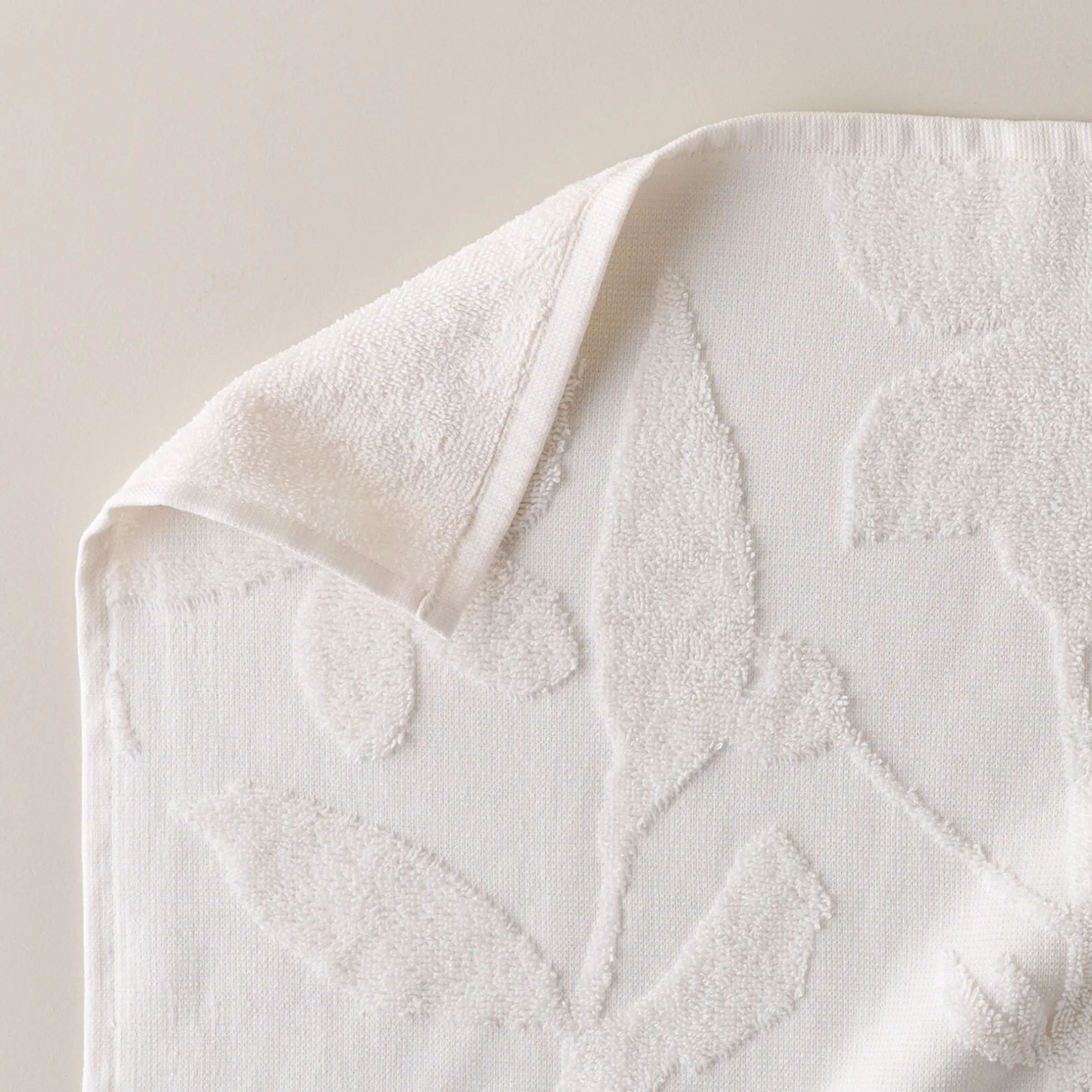 Snow White Floral Jacquard Towel