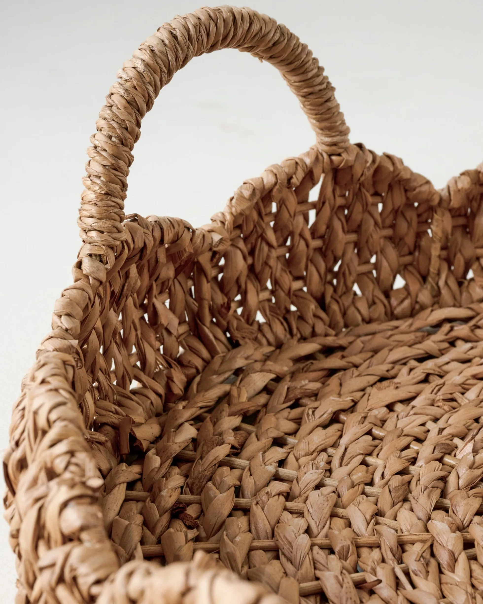 Solene Woven Scalloped Tray