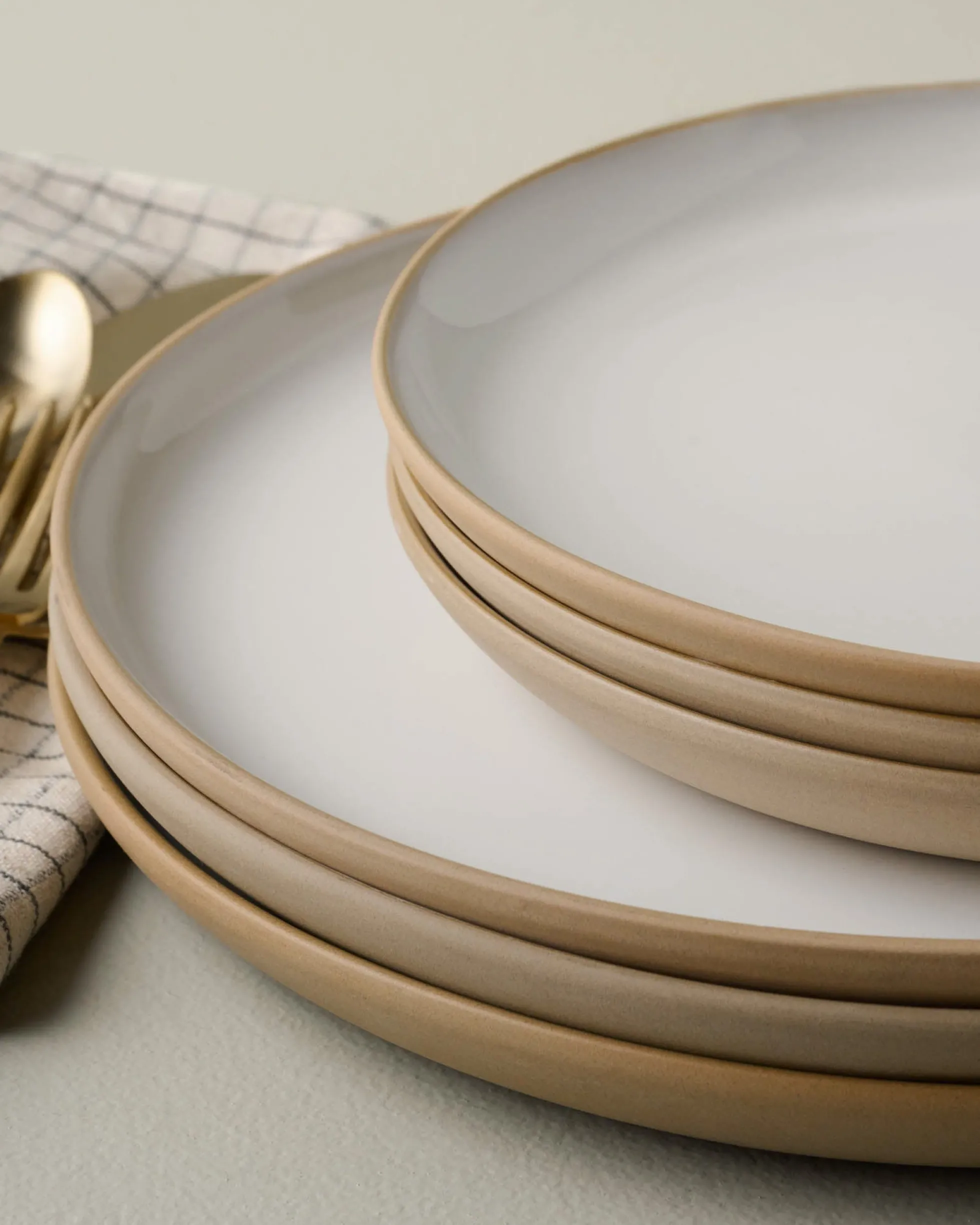 Stone White Lakelynn Plate