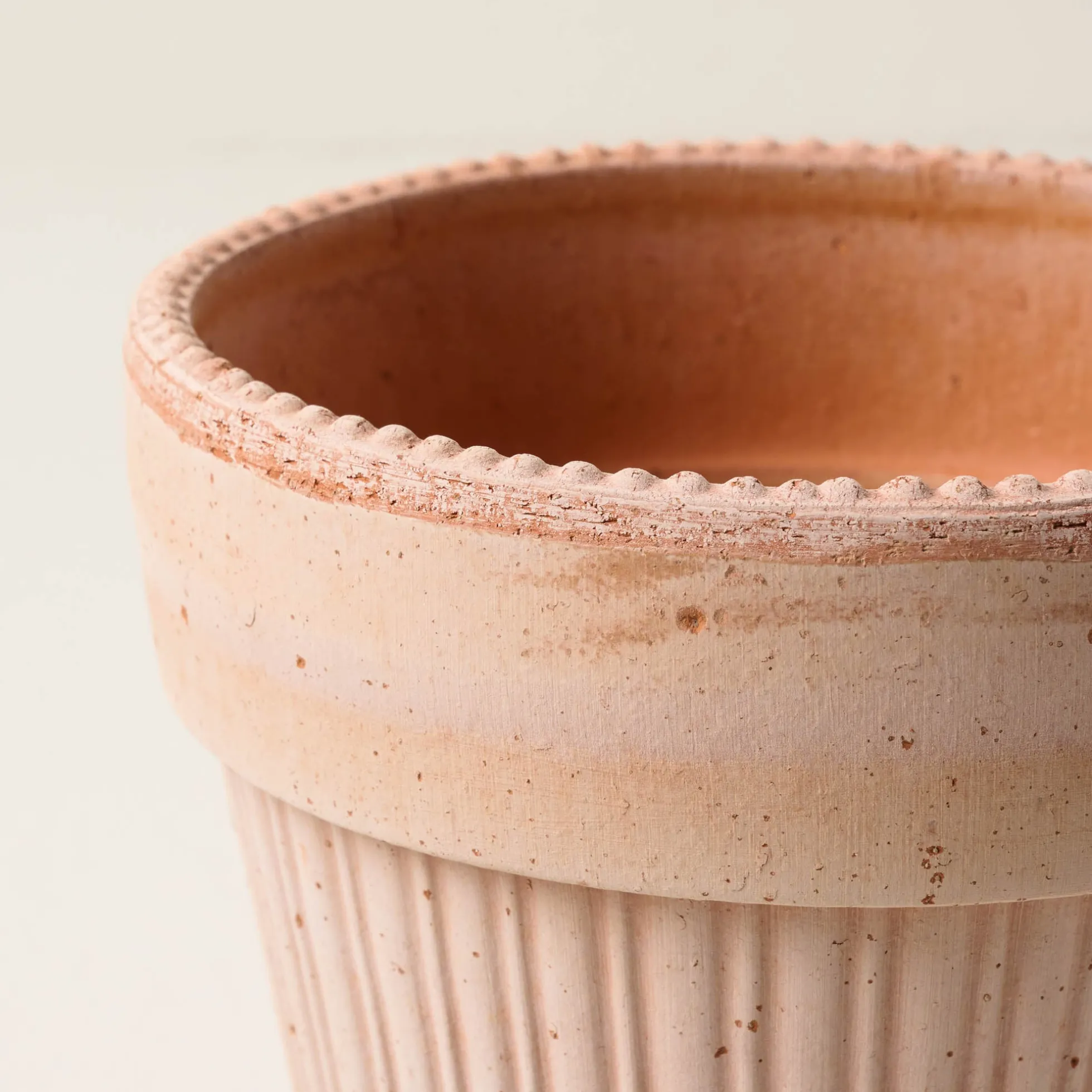 Terracotta Dotted Bergs Pot