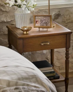 Vera Nightstand