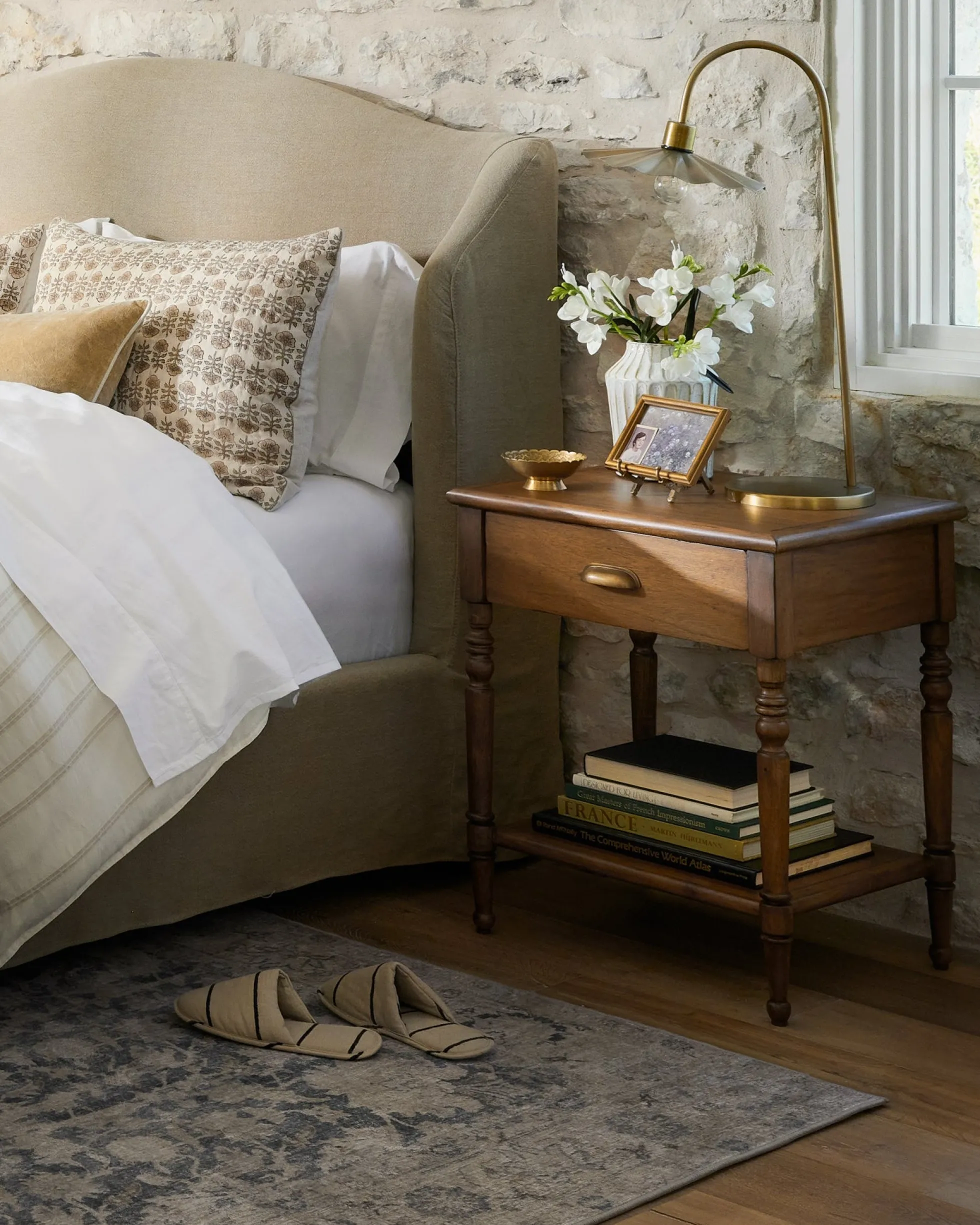 Vera Nightstand