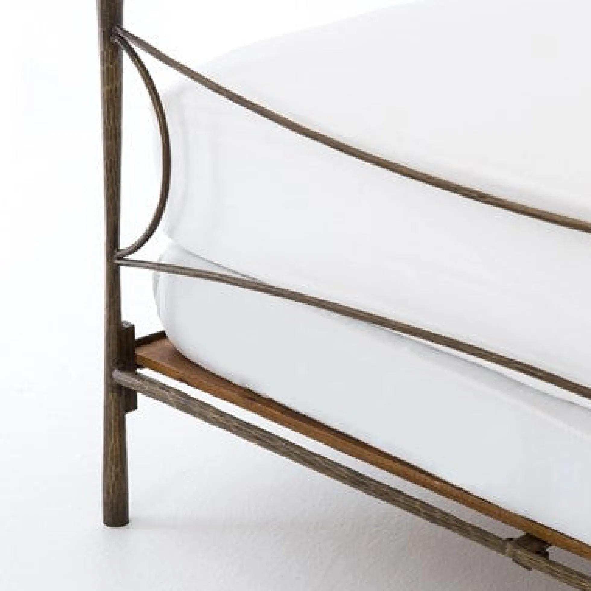 Vivienne Bed